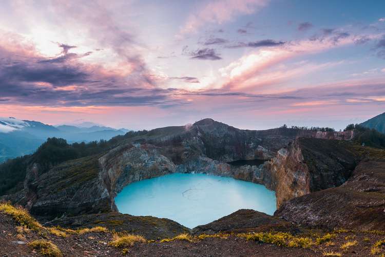 The turquoise pool at Mount Kelimutu