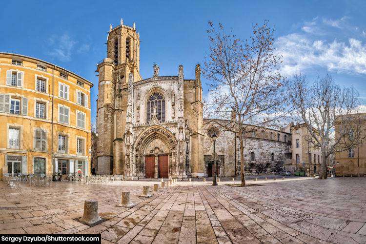 Fountain and square in Aix en Provence