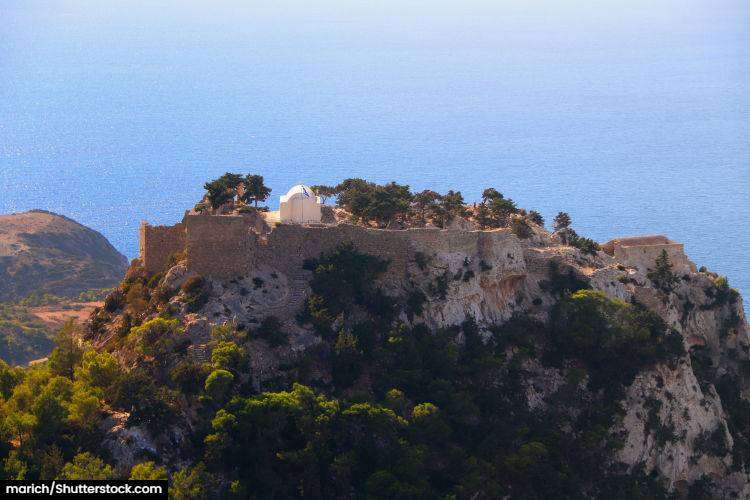 Monolithes Castle on a rocky hilltop